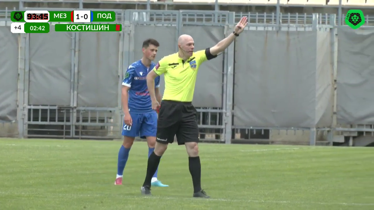 У чемпіонаті України тренер показав арбітру червону картку у матчі. Відео