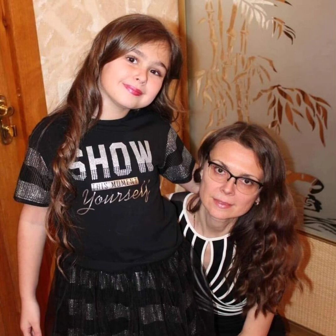 Россияне убили 12-летнюю волонтерку, ее маму, которая пела в церкви, и маму военного: что известно о погибших в "Эпицентре" в Харькове