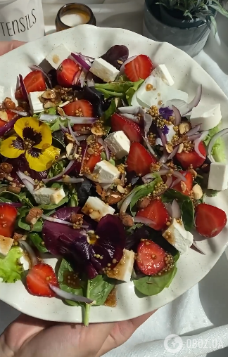 Салат з полуницею та фетою: смачна літня страва за лічені хвилини