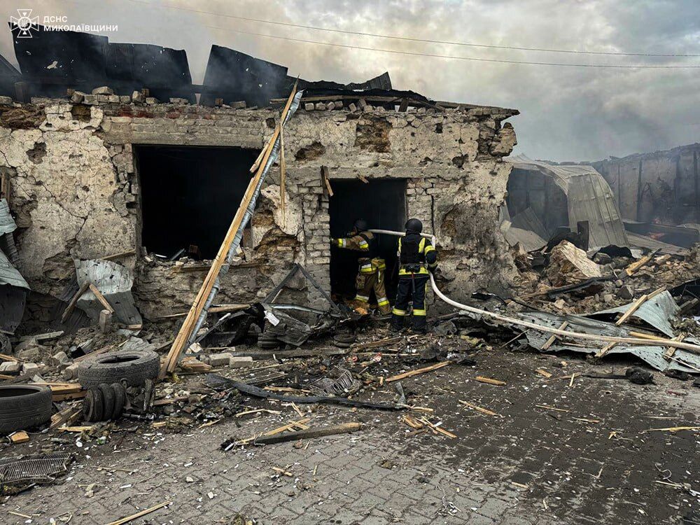 Оккупанты нанесли удар по мойке в Снигиревке Николаевской области: есть погибшие и раненые. Фото разрушений