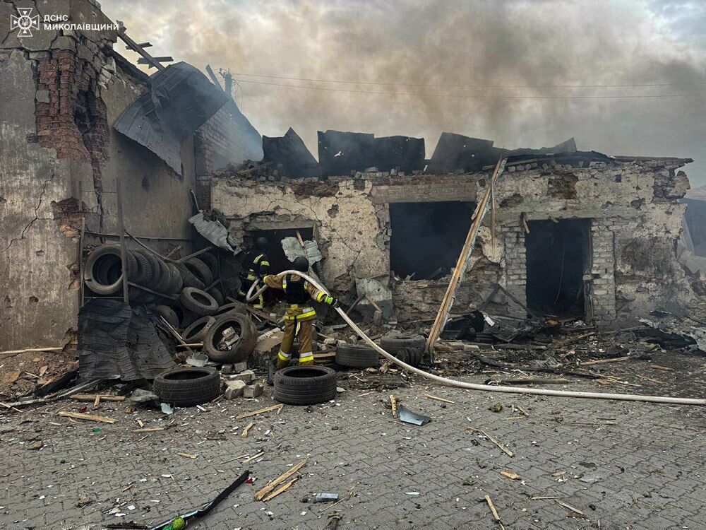 Оккупанты нанесли удар по мойке в Снигиревке Николаевской области: есть погибшие и раненые. Фото разрушений