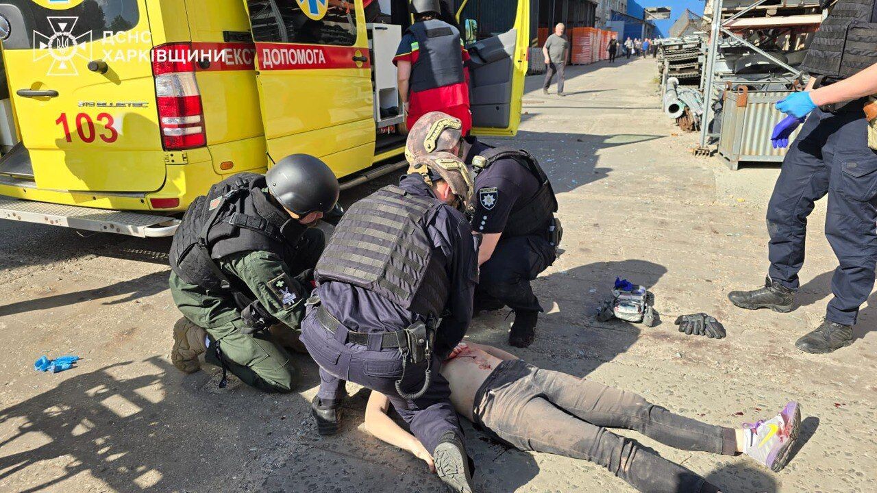 Россияне ударили КАБами по центру Харькова: один человек погиб, много раненых