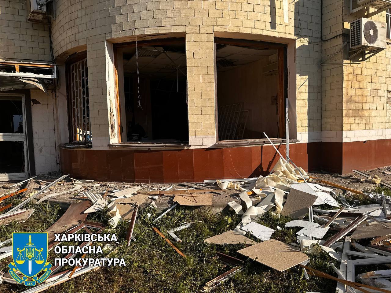 Россияне ударили КАБами по центру Харькова: один человек погиб, много раненых