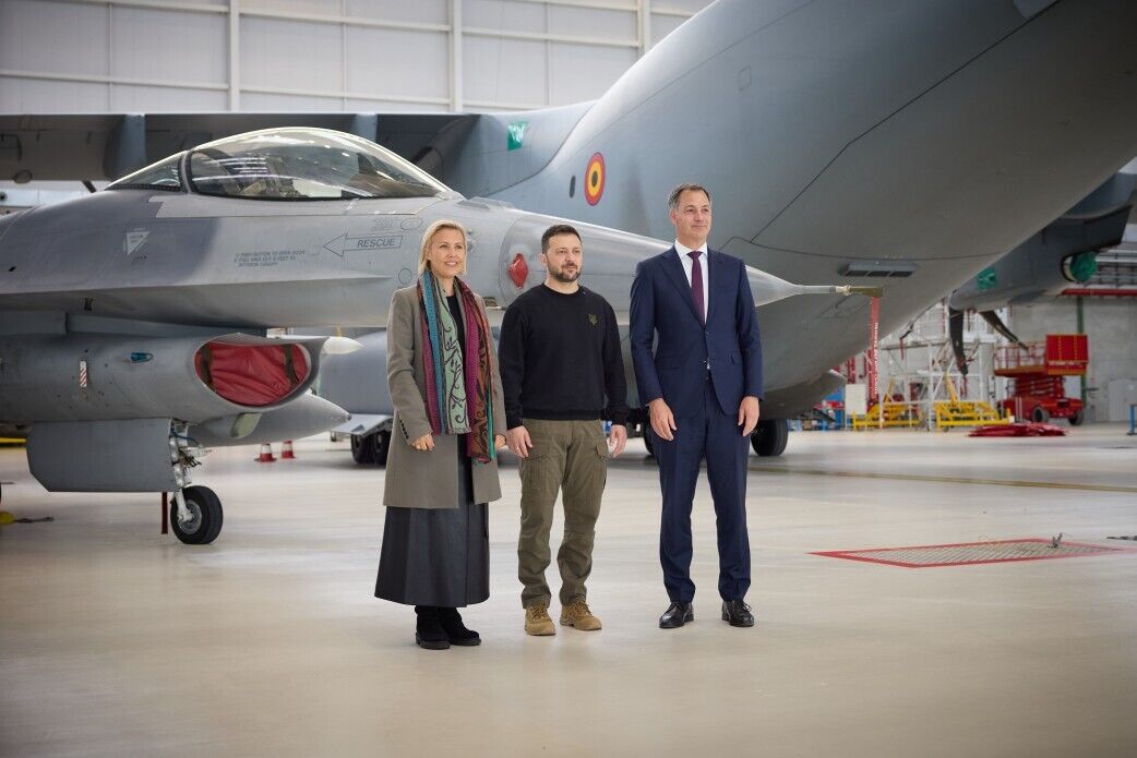 Зеленский посетил авиабазу в Бельгии, где учатся пилоты на истребителях F-16. Видео