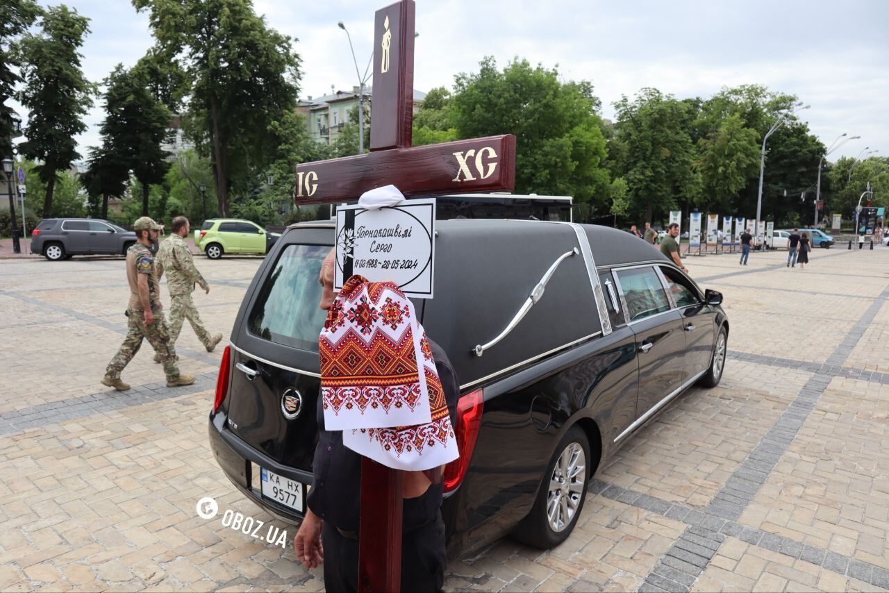 Прикрив собою побратимів: у Києві попрощалися із загиблим воїном ЗСУ Серго Горнакашвілі. Фото і відео