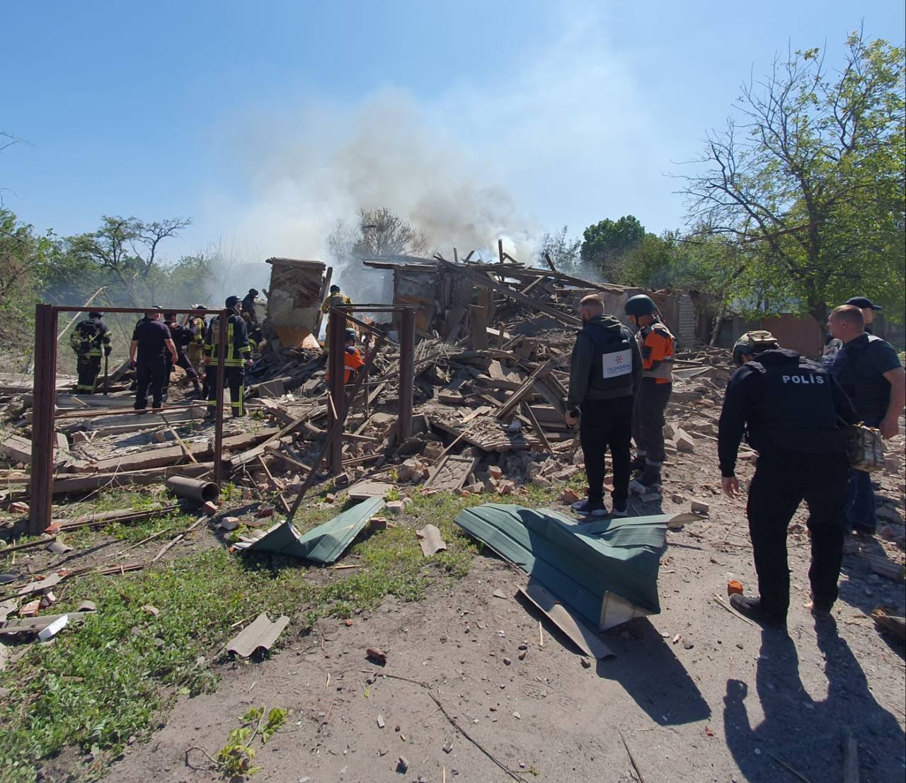 Окупанти завдали удару по Харкову і Чугуєву: зруйновано кілька будинків, є загибла і постраждалі