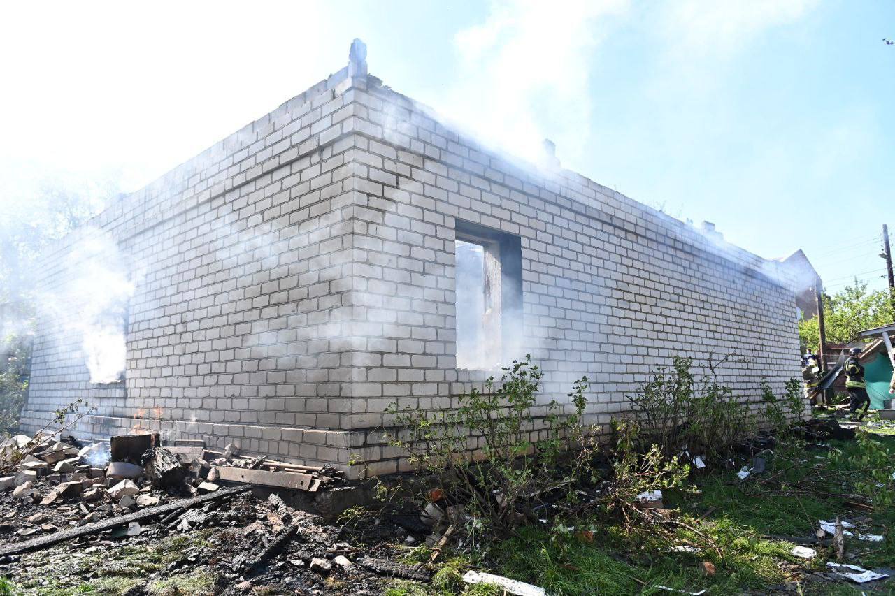 Окупанти завдали удару по Харкову і Чугуєву: зруйновано кілька будинків, є загибла і постраждалі
