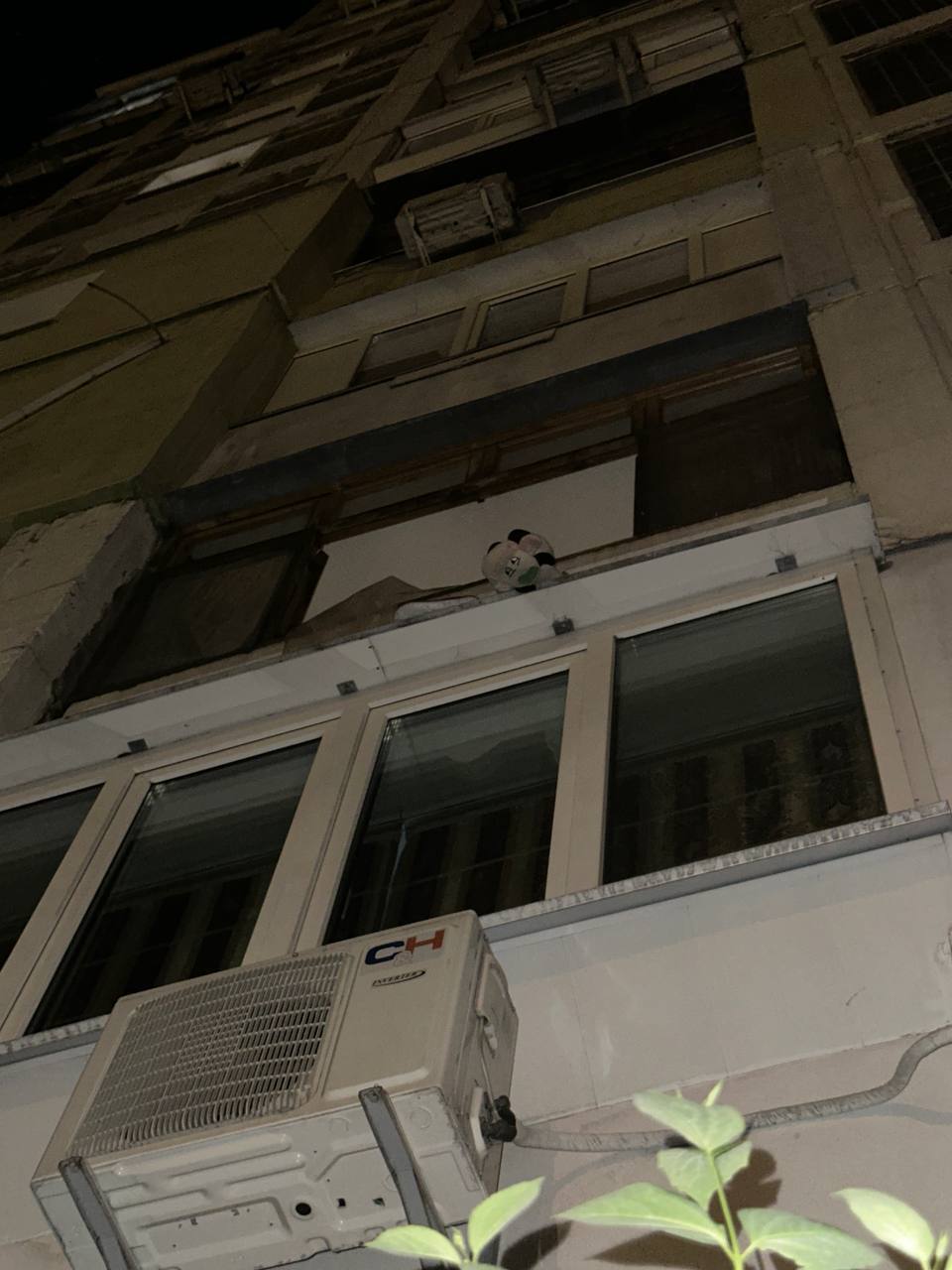У Києві дворічна дівчинка випала з третього поверху: розпочато кримінальне провадження. Фото
