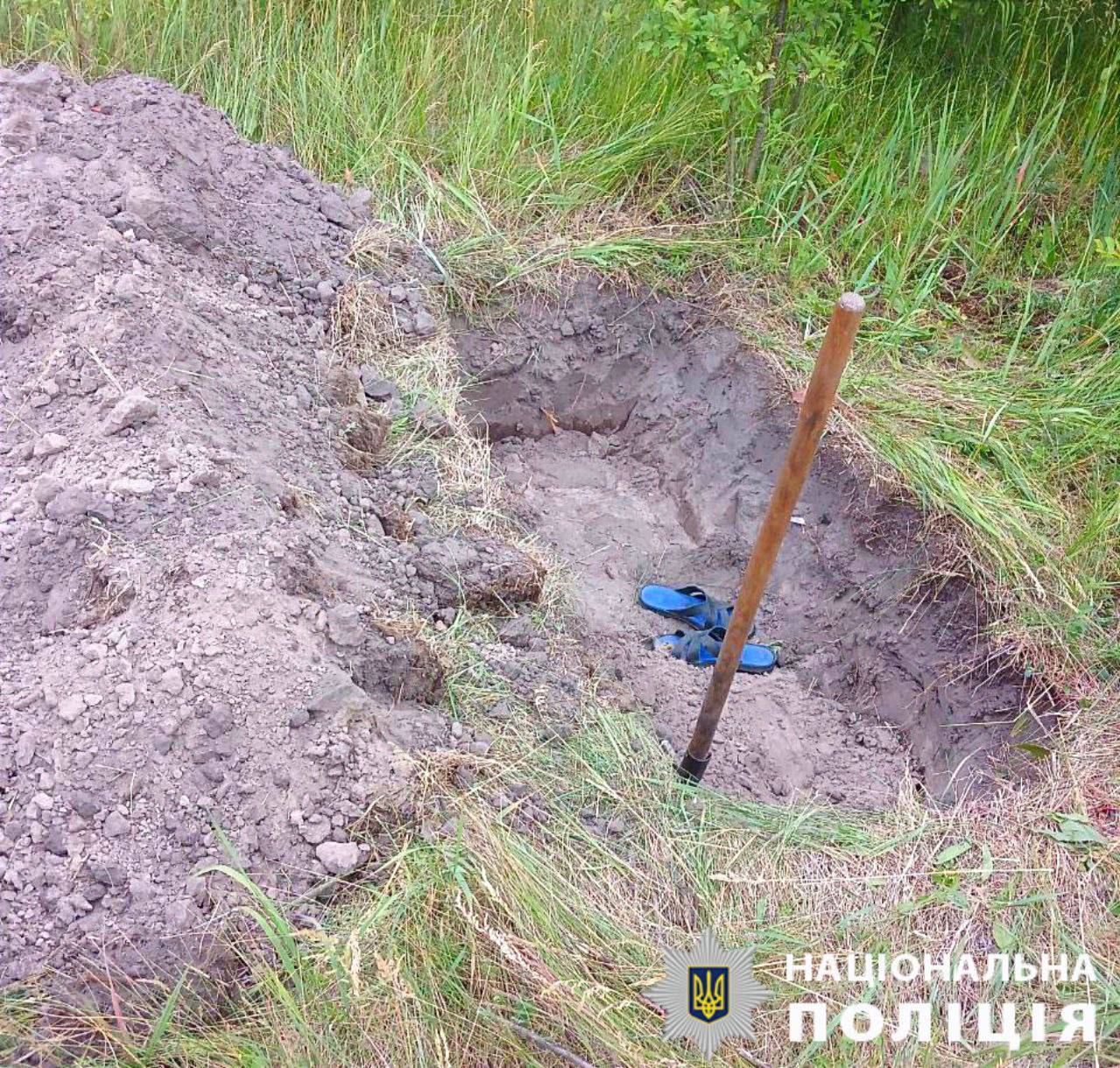 На Киевщине мужчина забил гостя трубой до смерти, а его тело хотел закопать во дворе дома. Подробности дела
