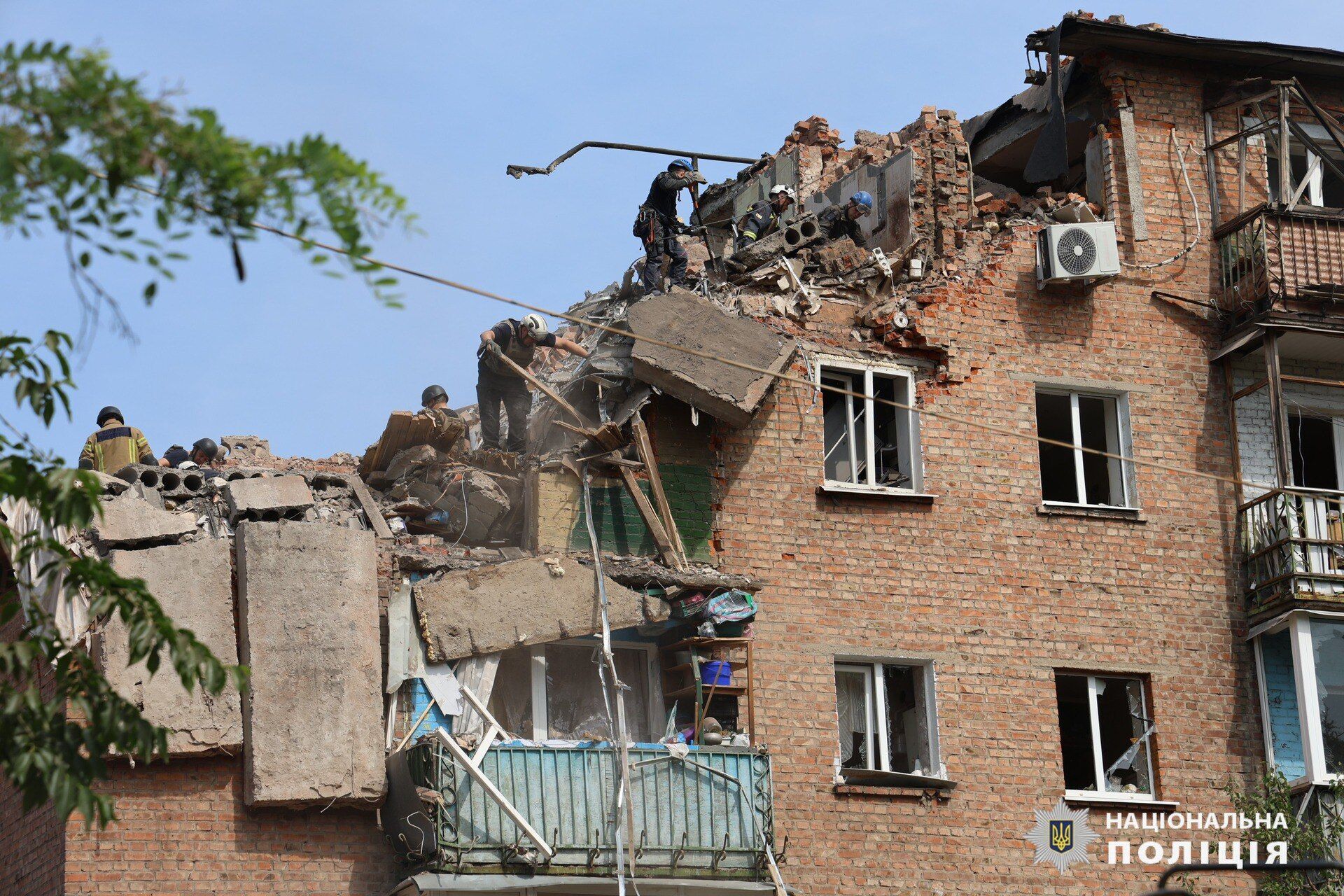 Обеих выбросило из квартиры взрывом: оккупанты убили в Харькове мать и дочь
