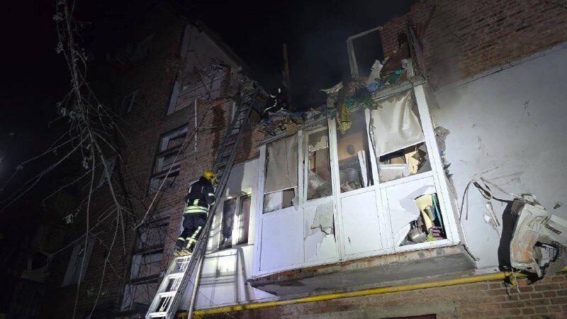 Россияне обстреляли жилой район Харькова: попали в многоэтажку, есть повреждения и погибшие