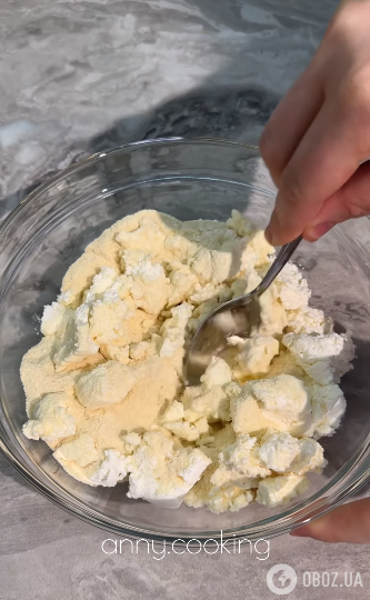 Сырные ватрушки с клубникой: получатся вкуснее, чем когда-то в школе