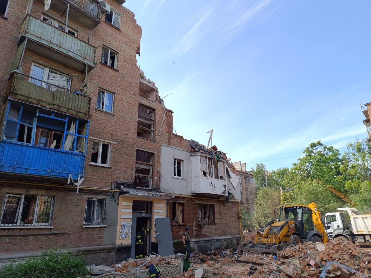 Последствия удара РФ по Харькову показали на видео с высоты: число жертв возросло до пяти