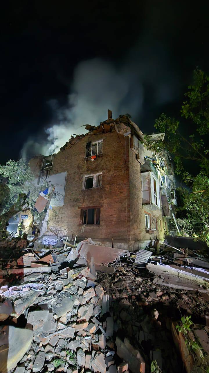 Ворог атакував житловий будинок у Харкові