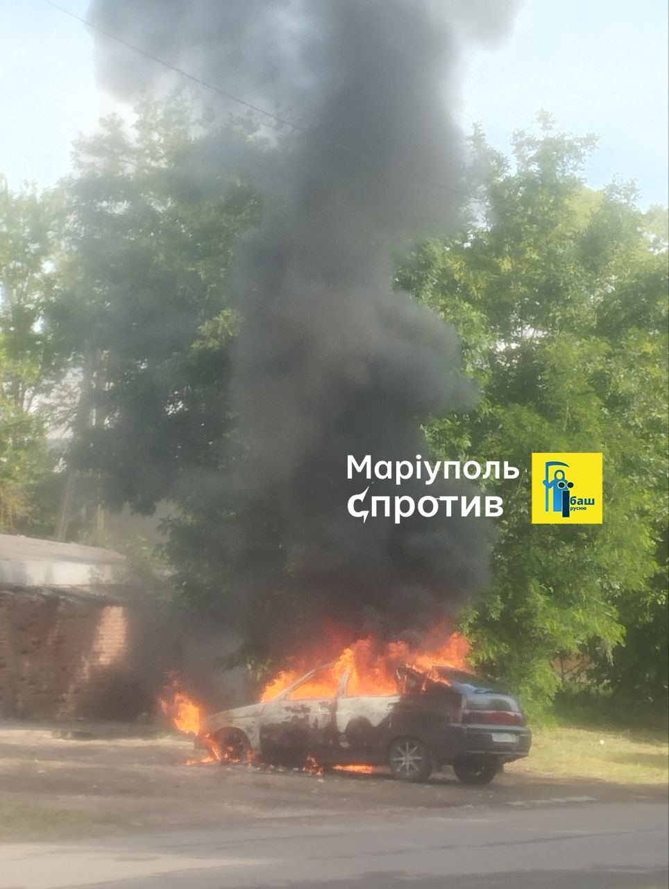 В Мариуполе партизаны подожгли авто оккупантов. Фото и видео