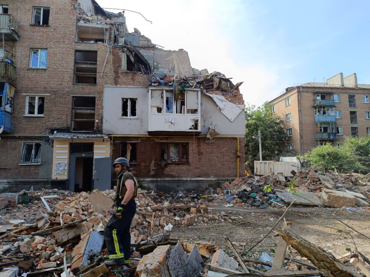 Последствия удара РФ по Харькову показали на видео с высоты: число жертв возросло до пяти