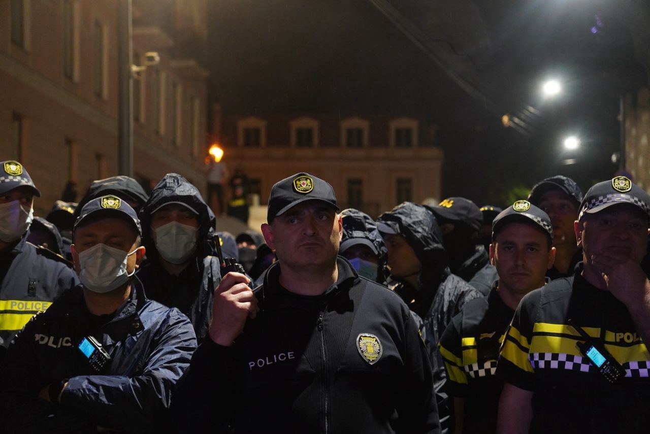 "Майдан" в Грузії: вулицями Тбілісі пройшла хода проти закону про "іноагентів". Фото і відео