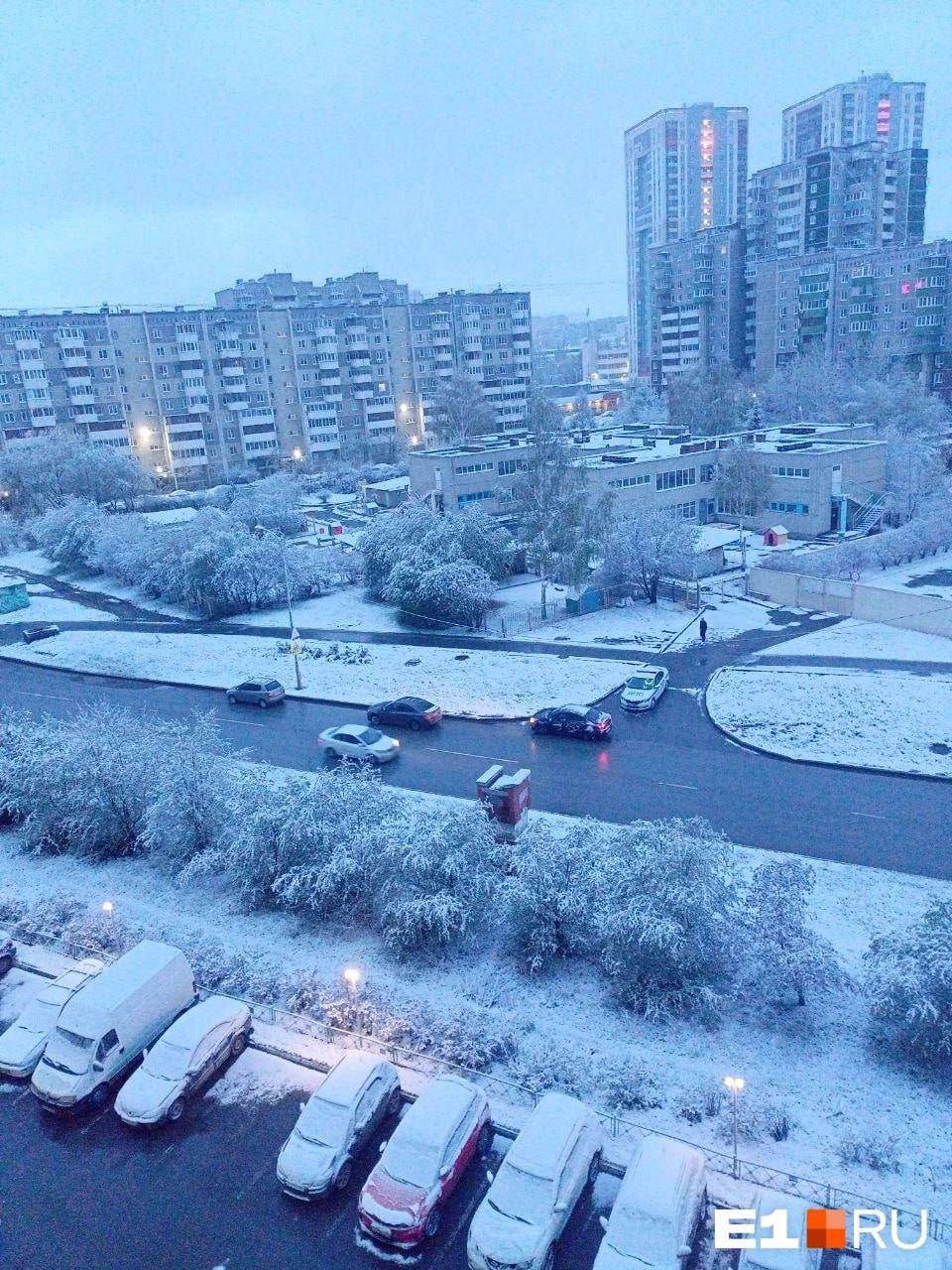 Росіян після повені засипало снігом у травні: почалися блекаути і НП на дорогах