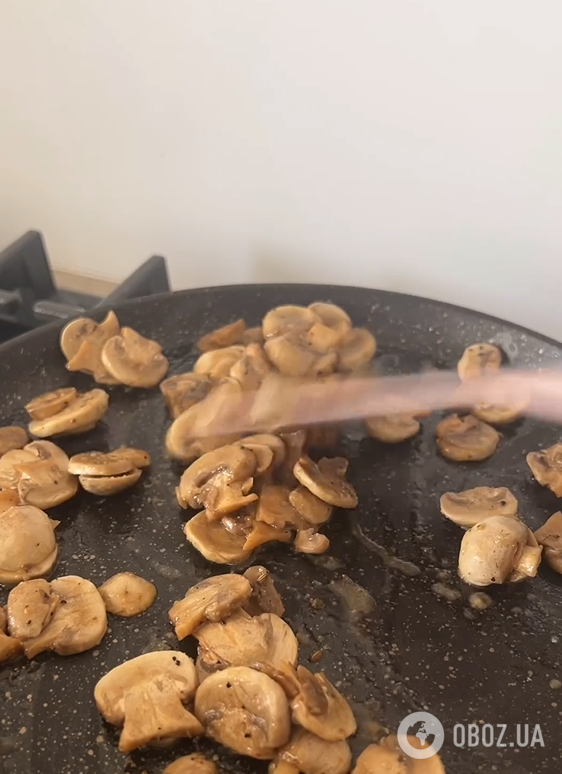 Курка, гриби і дуже просте тісто: як приготувати ситний кіш для обіду