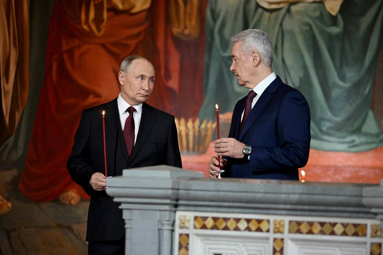 "Сатана правит бал": Путин вызвал волну возмущения визитом в храм на Пасху