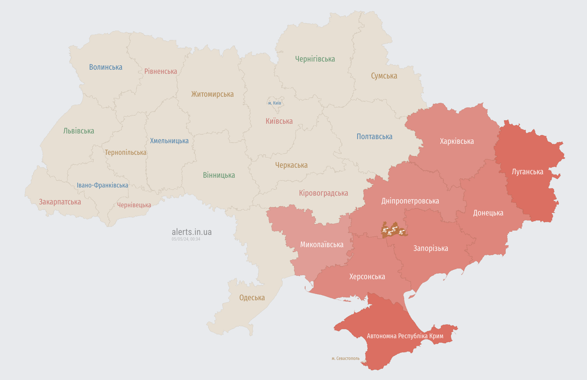 В небе над Украиной двигаются вражеские БПЛА: названы направления