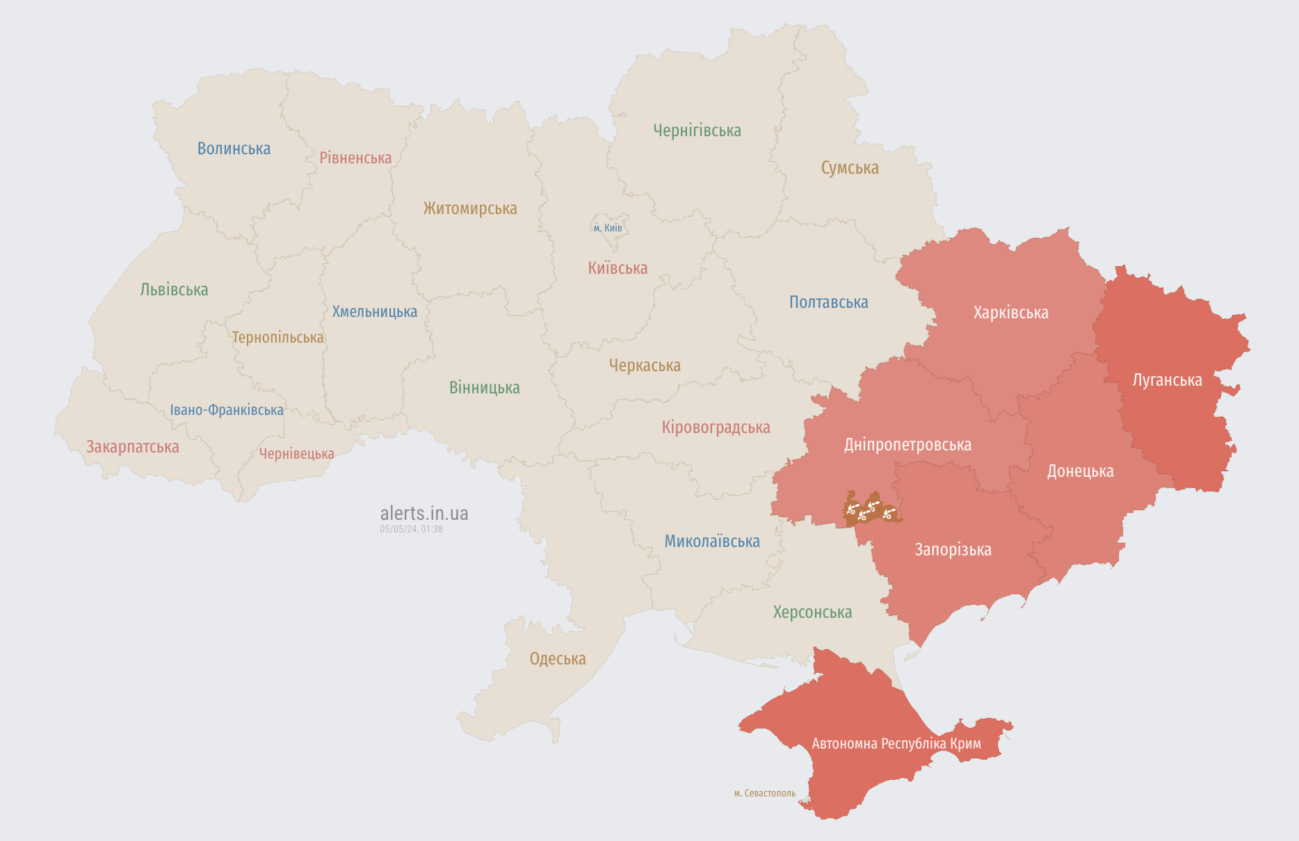 В небе над Украиной двигаются вражеские БПЛА: названы направления