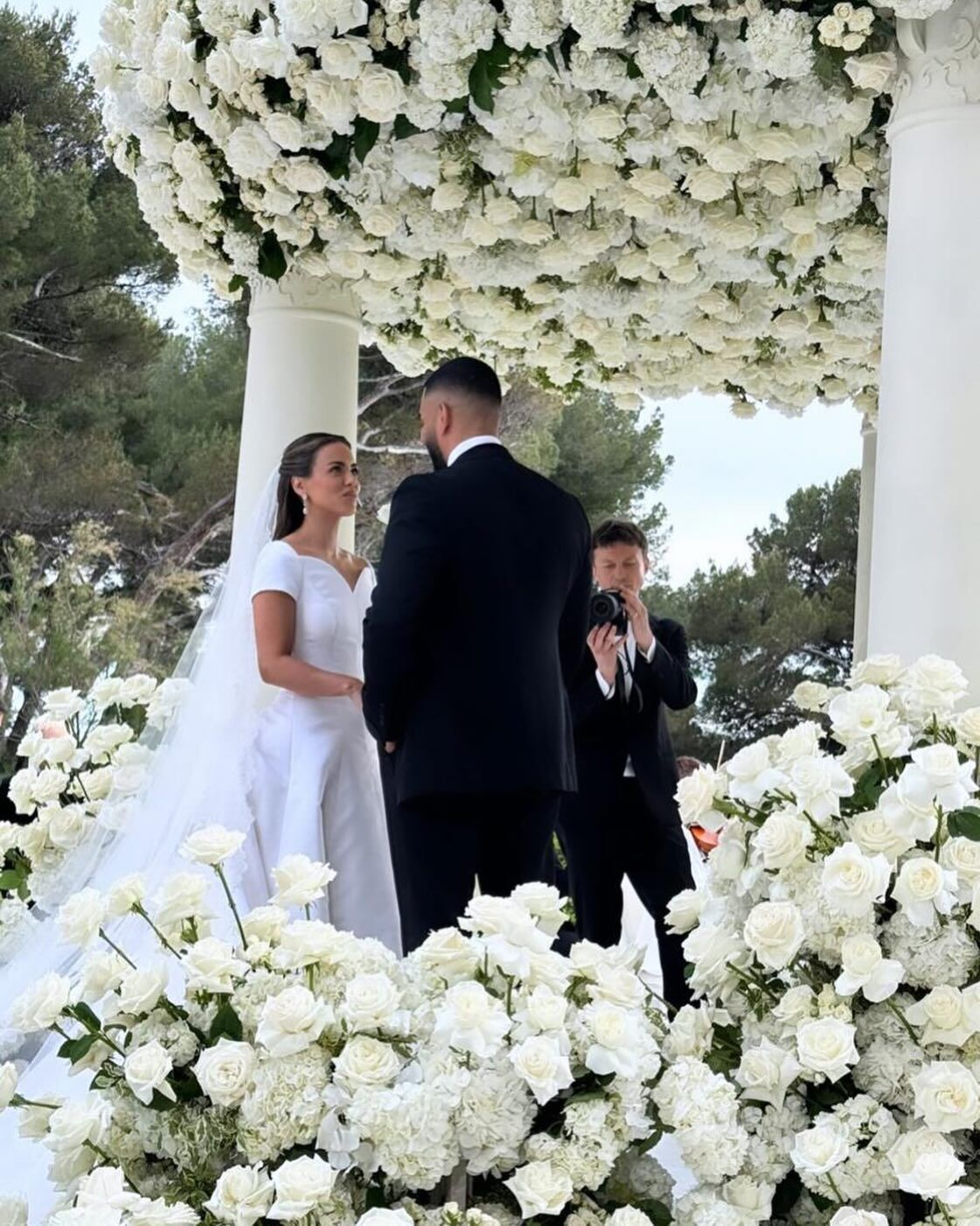 Миллиардер Умар Камани и модель Ната Адель отыграли "свадьбу года" за $25 млн: звездных гостей развлекали Мэрайя Кэри и Андреа Бочелли. Фото