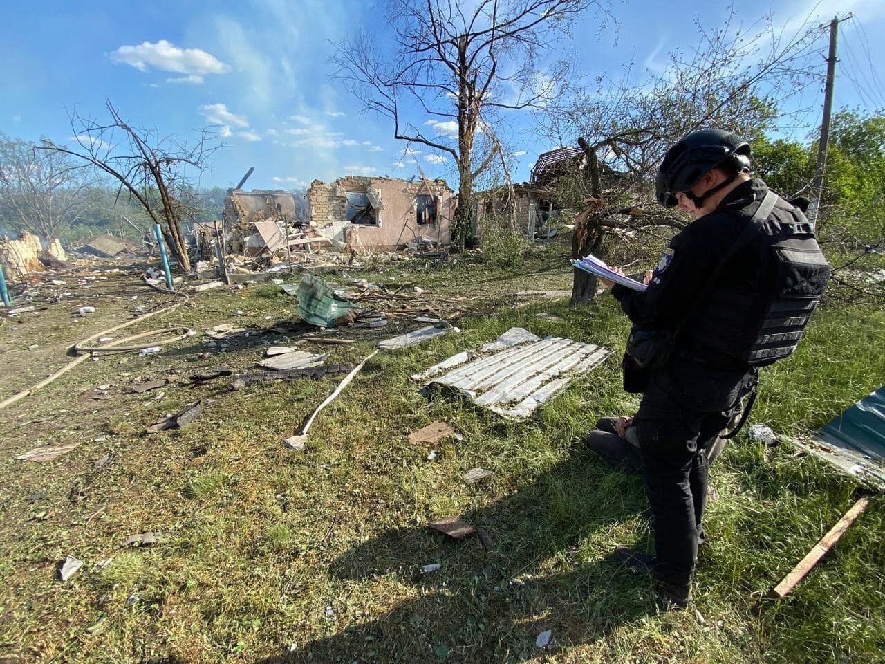 "Содрогнулось все вокруг": оккупанты одним ударом уничтожили целую улицу в селе на Харьковщине. Фото