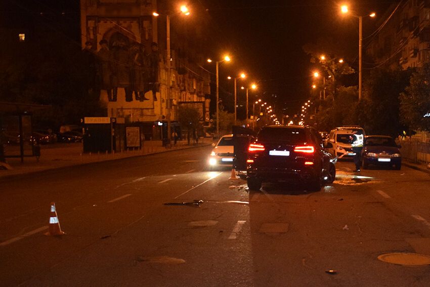 В Киеве пьяный водитель BMW устроил тройное ДТП: среди пострадавших есть несовершеннолетняя. Фото и видео