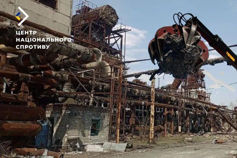 Российские оккупанты вывозят на лом Авдеевский коксохим, который они разрушили – ЦНС