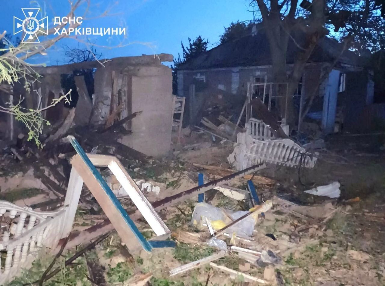 Оккупанты ночью ударили по Золочеву на Харьковщине, вспыхнули пожары: есть пострадавшая. Фото