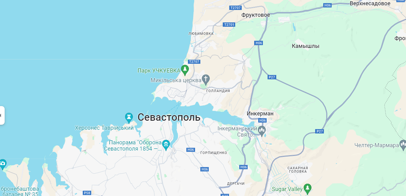 Окупанти встановлюють додаткові баржі на вході до Севастопольської бухти: що відбувається. Фото