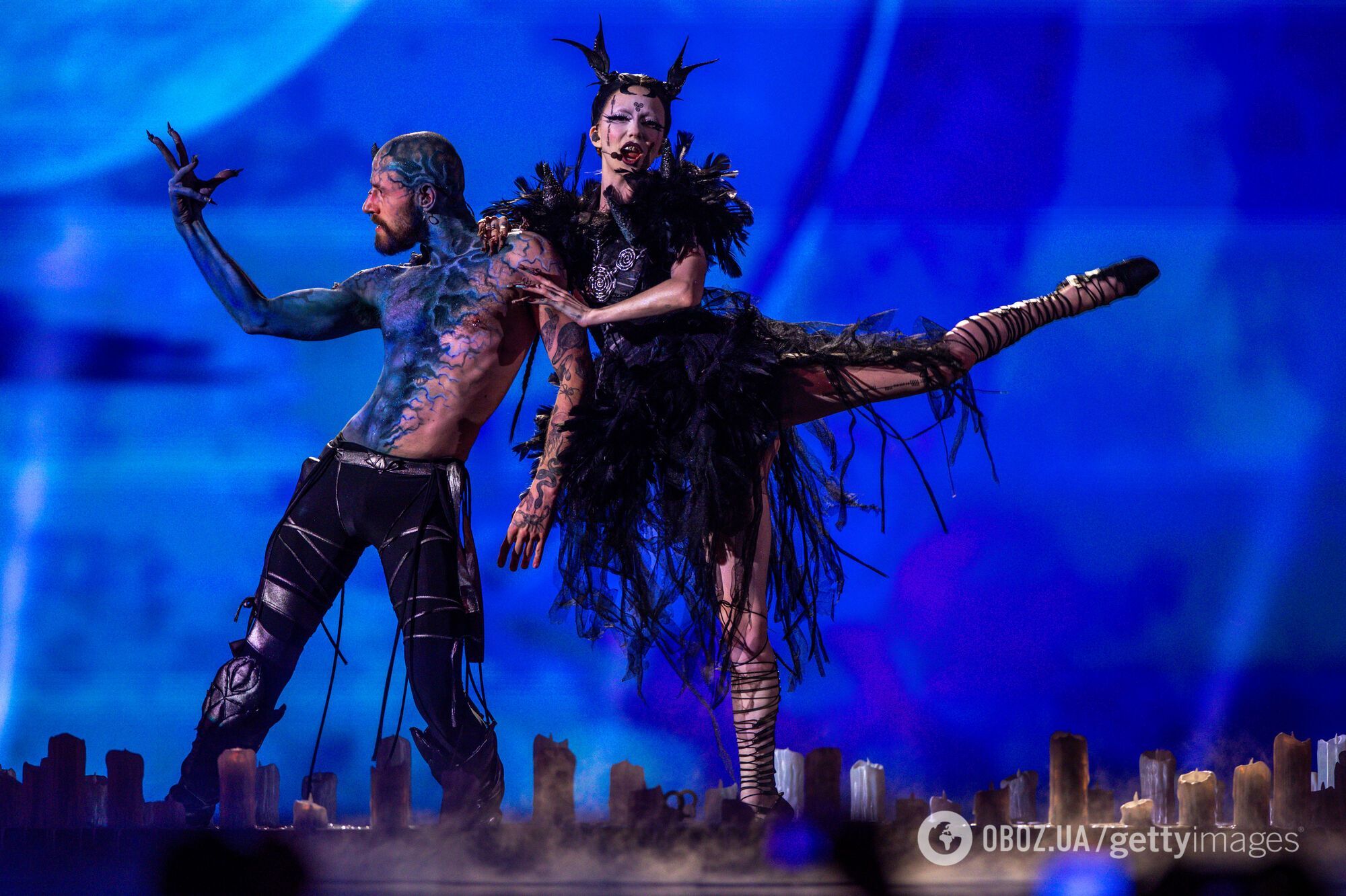 Небинарный участник Евровидения 2024 года от Ирландии устроил на сцене сеанс экзорцизма и "зажег" зал. Видео