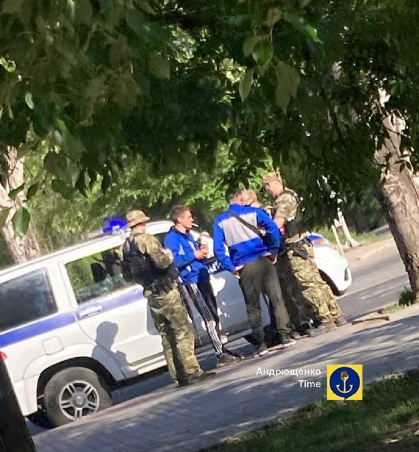 Оккупанты устроили "облавы" в Мариуполе: проверяют авто и проводят задержание, – Андрющенко