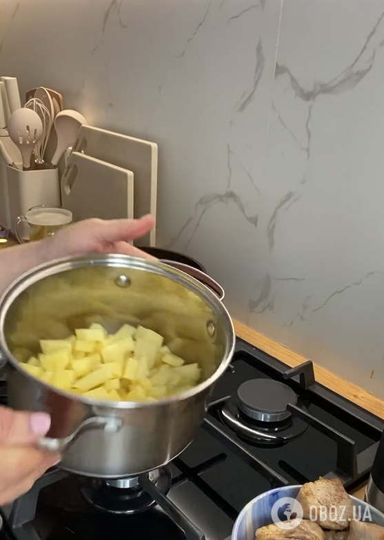 Смачна тушкована картопля з м'ясом: приготуйте бюджетну та ситну страву на обід