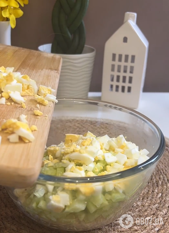 Святковий салат за копійки: використайте звичайну мівіну