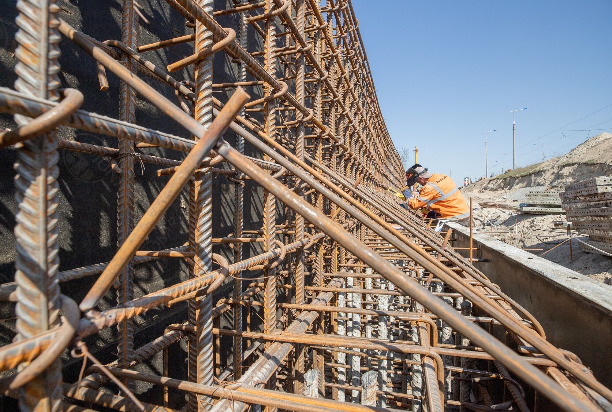 В мае работы будут продолжаться круглосуточно: в КГГА рассказали, как продвигается строительство Подольско-Воскресенского моста