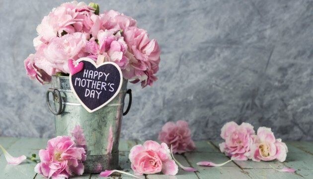 Щирі привітання з Днем матері: побажання для найріднішої. Картинки та листівки