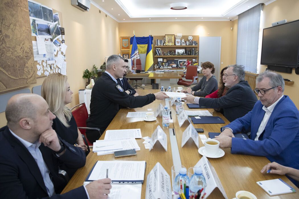 Обсудили важность развития местного самоуправления: Кличко встретился с президентом Конгресса местных и региональных властей СЕ Коолсом