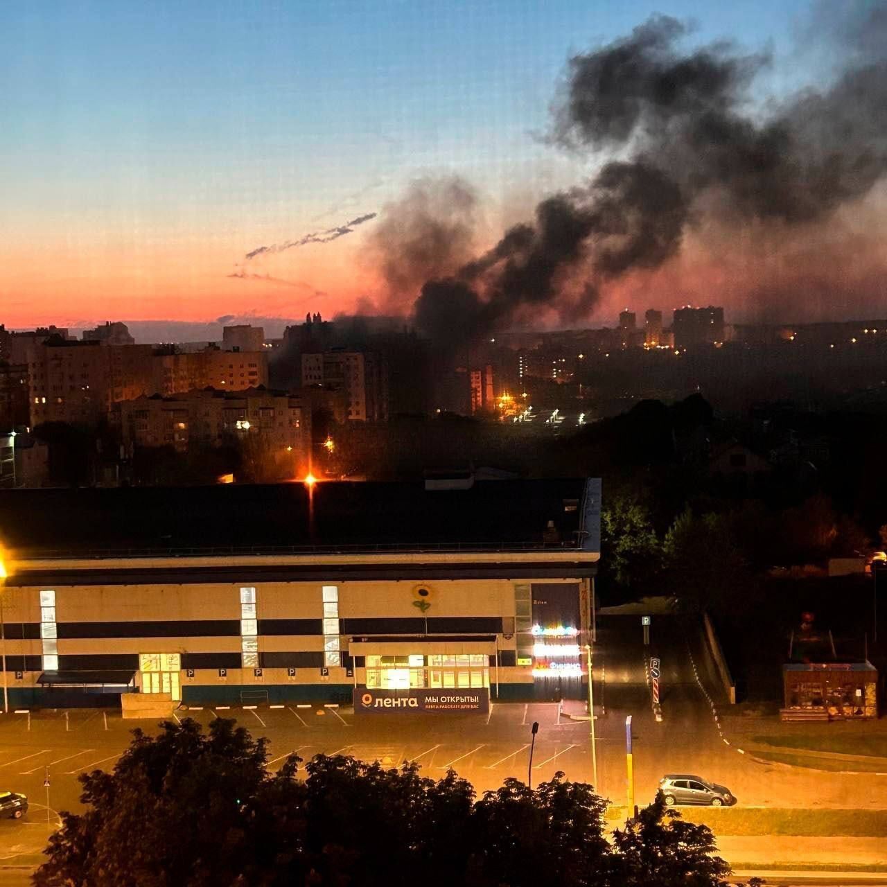 У російському Бєлгороді пролунали вибухи: влада заявила про пошкодження будинків і постраждалих. Фото і відео