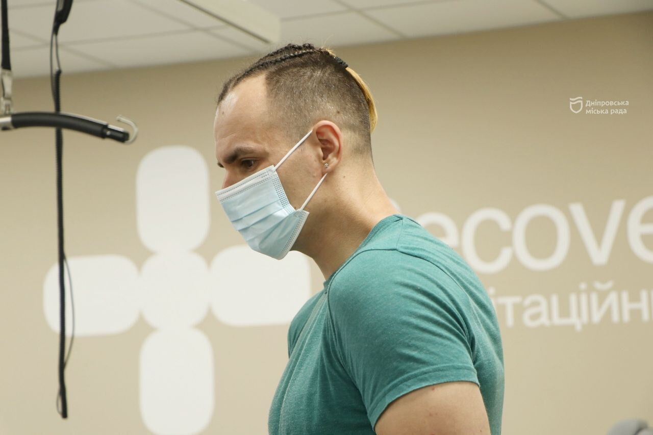 Спас полтысячи защитников страны, а сам получил 5 ранений: история медика эвакуации, который проходит реабилитацию в Днепре