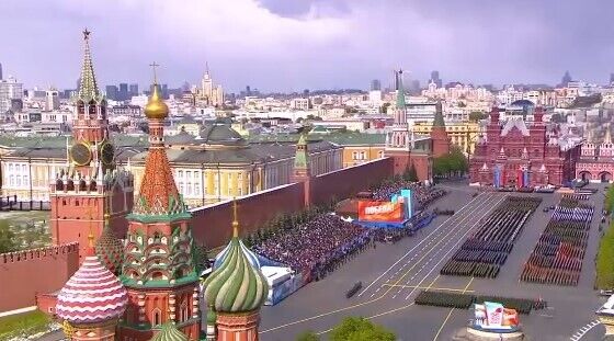У Росії влаштували шабаш з нагоди 9 травня: хто прибув на парад до Путіна. Фото і відео