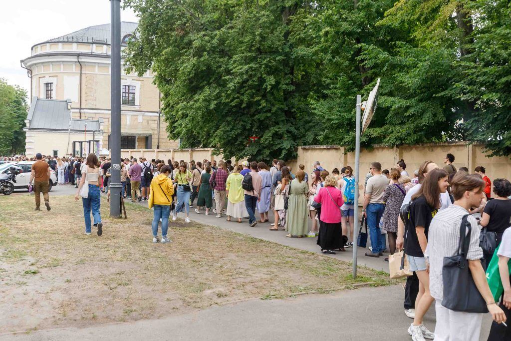 "Це як система "свій – чужий": подружжя Порошенків відвідало Книжковий Арсенал. Фото
