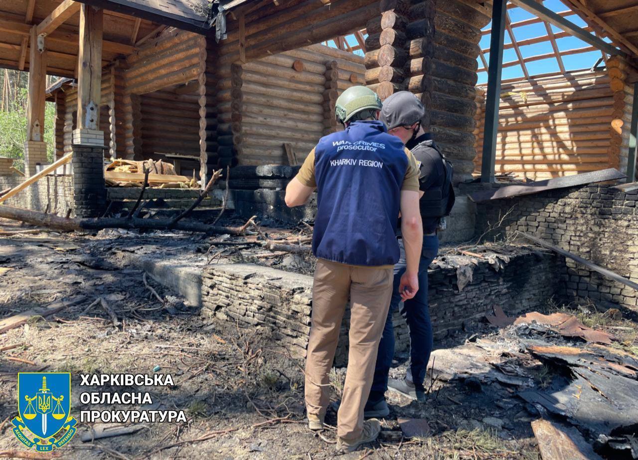 Появились фото разрушенного оккупантами дома в Харьковской области, где пострадали 8 детей