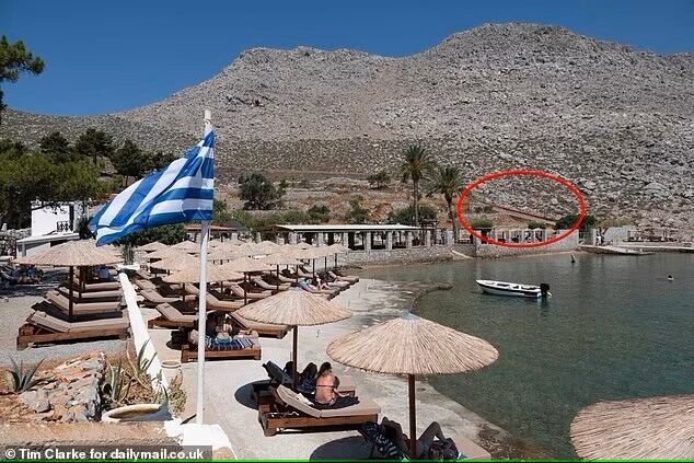 Тело одного из известнейших британских ведущих нашли на острове в Греции: кто такой Майкл Мосли. Фото