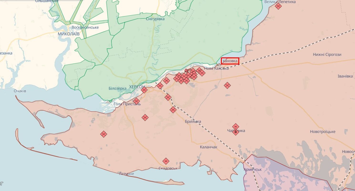 Дрон атакував окупаційну адміністрацію в Каховці. Фото і відео