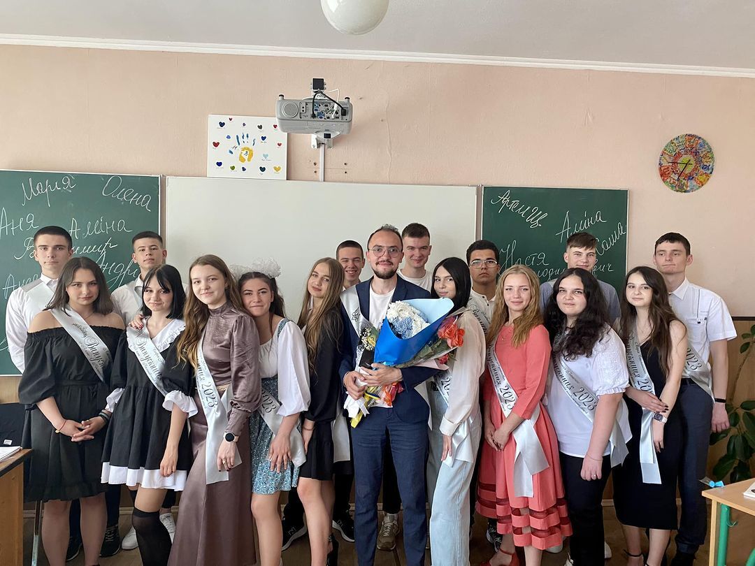 Отменил родительские собрания и помогает ВСУ: как украинский телеведущий Владимир Перерва в 26 лет стал самым молодым директором школы во Львове