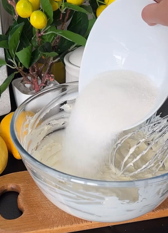 Освежающий лимонный чизкейк с карамелью: как приготовить летний десерт