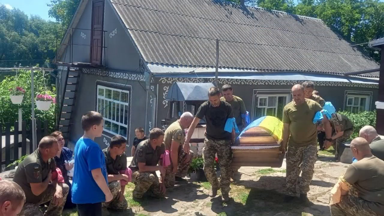 Отдал жизнь за Украину: в Черкасской области попрощались с защитником, погибшим во время отражения вражеского штурма в Донецкой области