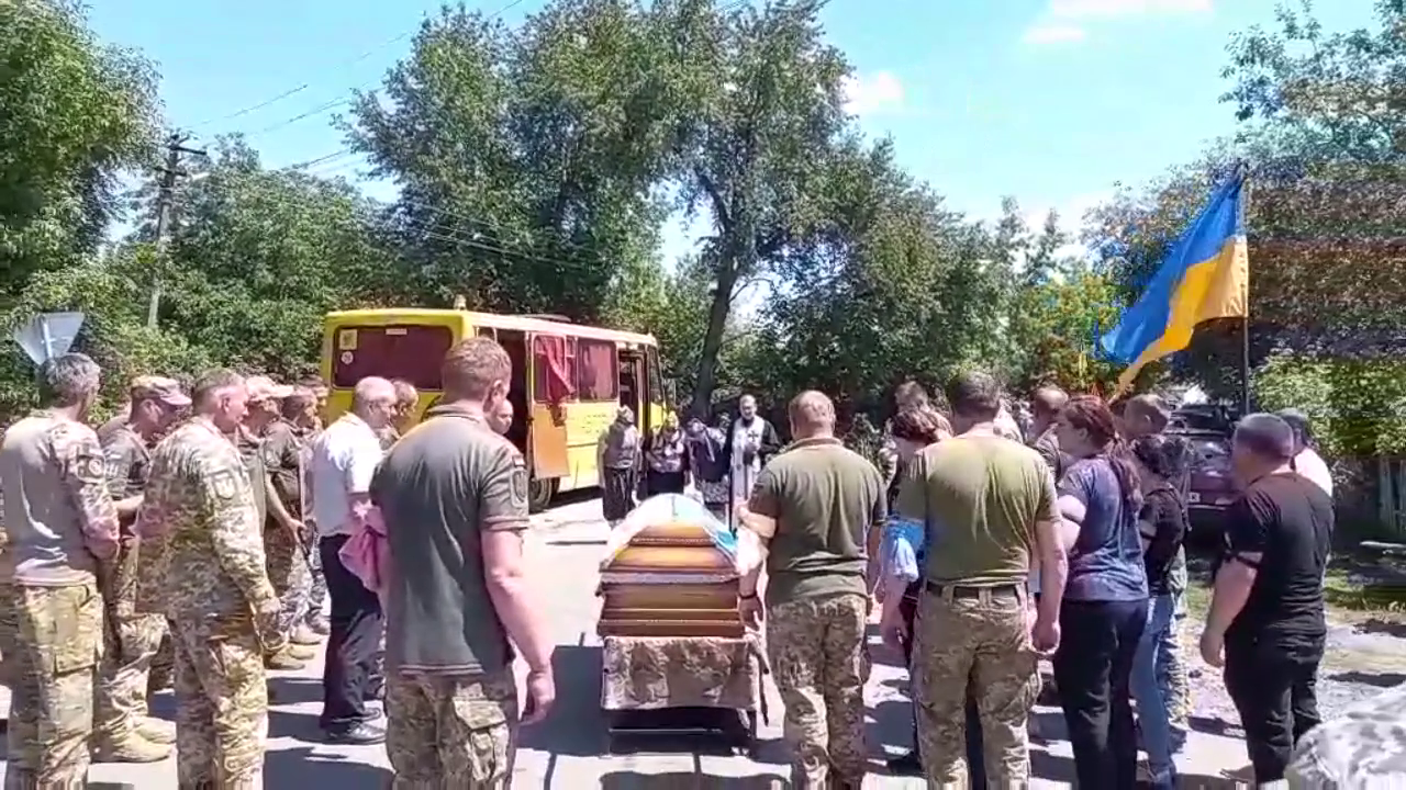 Отдал жизнь за Украину: в Черкасской области попрощались с защитником, погибшим во время отражения вражеского штурма в Донецкой области